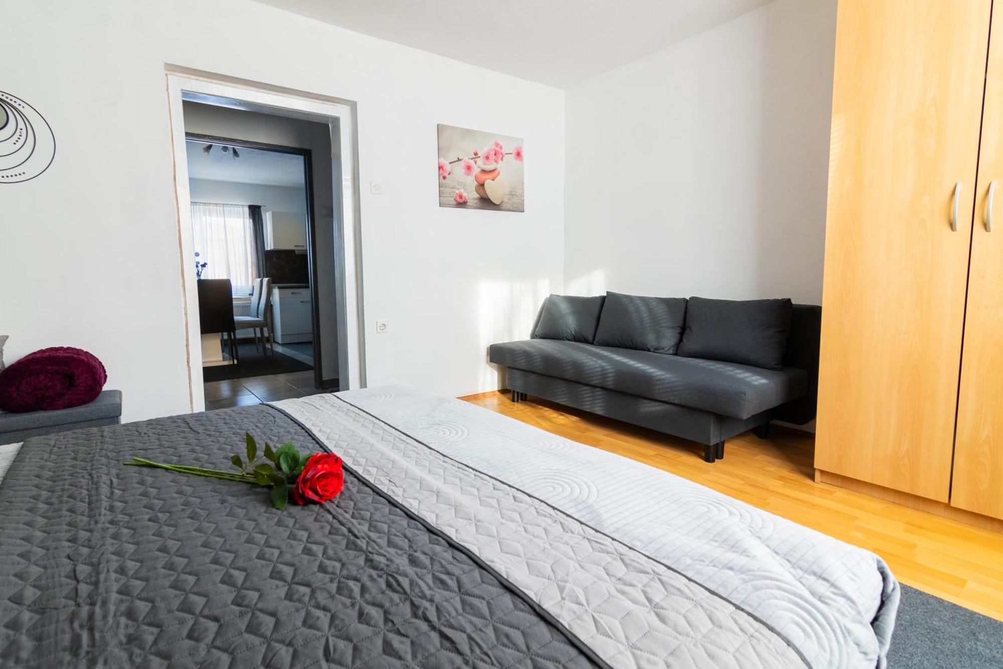 Apartma Ella ロヴェンツェ・ナ・ポホリュ エクステリア 写真