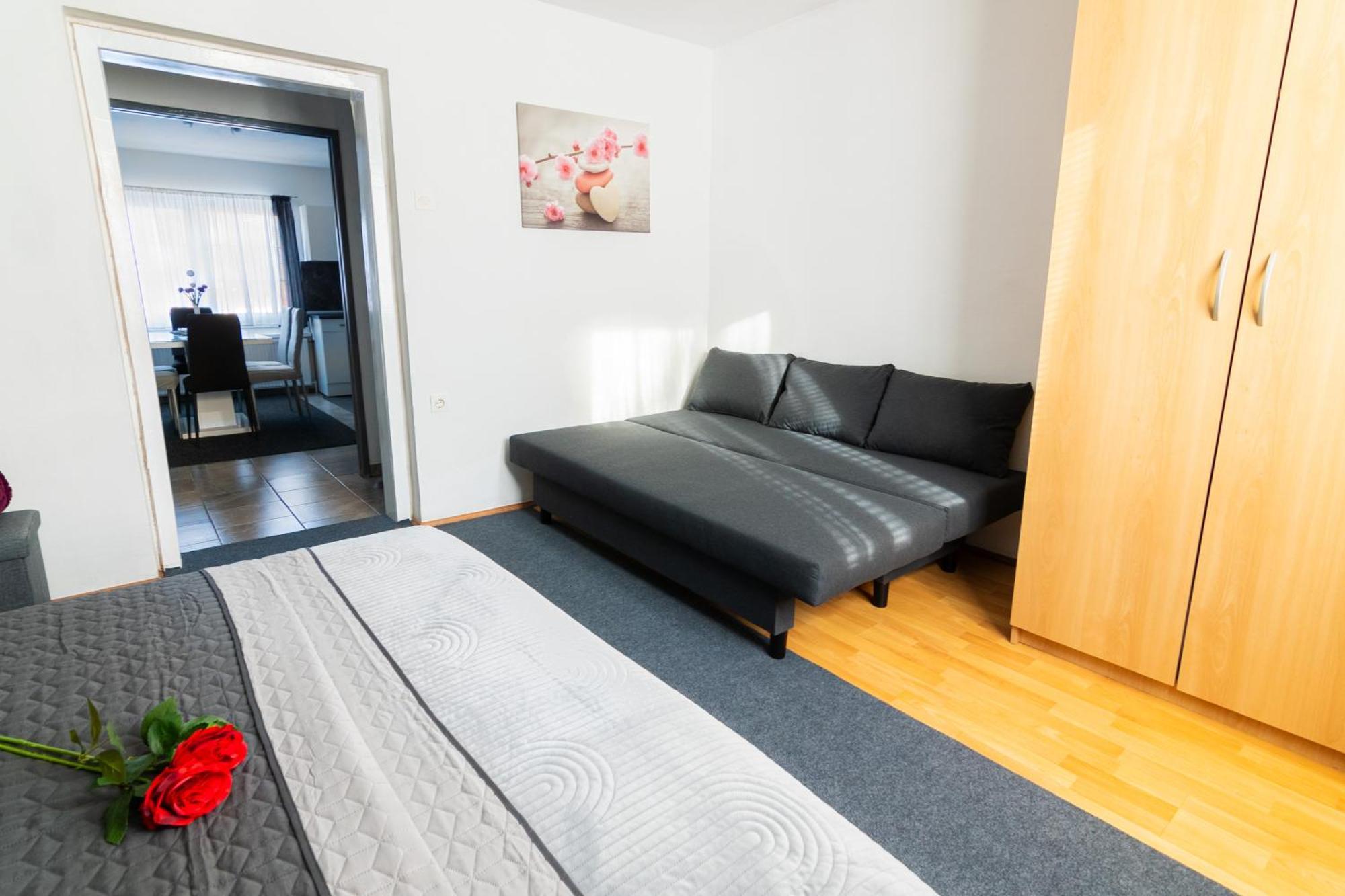 Apartma Ella ロヴェンツェ・ナ・ポホリュ エクステリア 写真